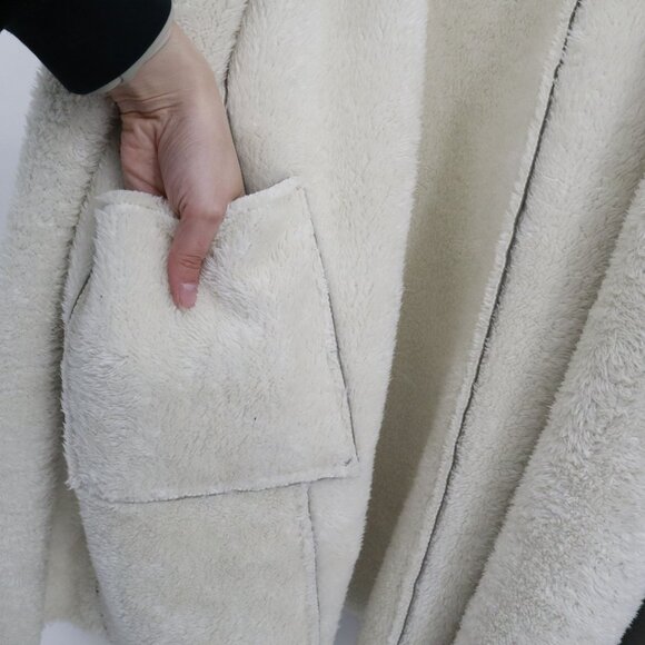 Mavericks Faux Shearling Jacket Womens M/L Gray Rich Auntie Core Cozy Lounge NWT - Picture 8 of 16